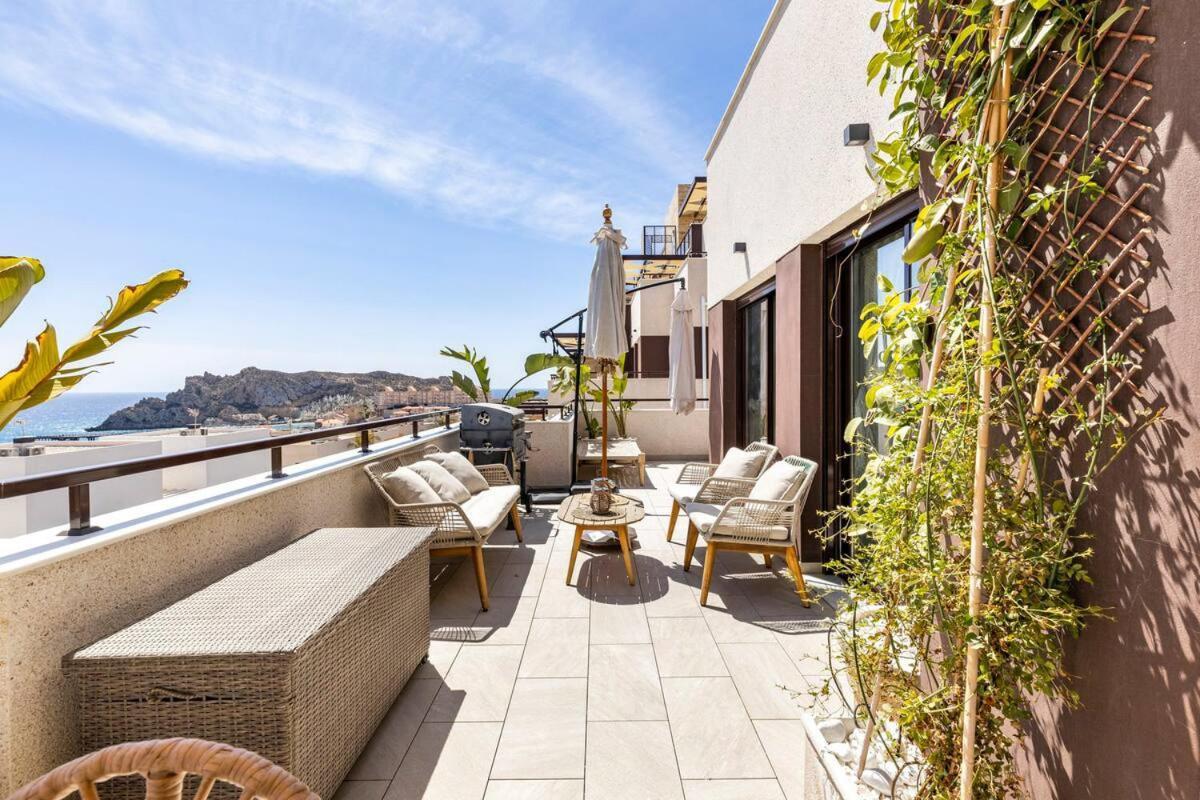 Luxury Designer Apartment - Unbeatable Sea Views أغيلاس المظهر الخارجي الصورة