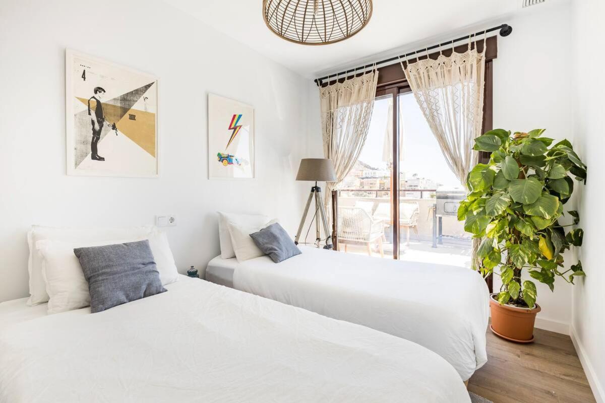 Luxury Designer Apartment - Unbeatable Sea Views أغيلاس المظهر الخارجي الصورة