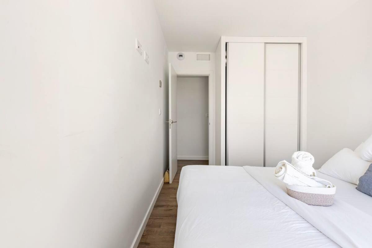 Luxury Designer Apartment - Unbeatable Sea Views أغيلاس المظهر الخارجي الصورة