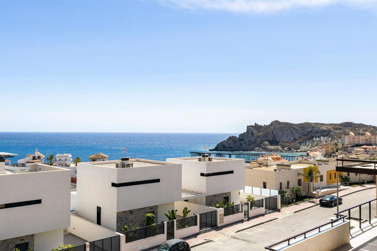 Luxury Designer Apartment - Unbeatable Sea Views أغيلاس المظهر الخارجي الصورة