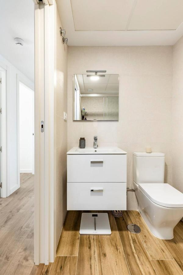 Luxury Designer Apartment - Unbeatable Sea Views أغيلاس المظهر الخارجي الصورة